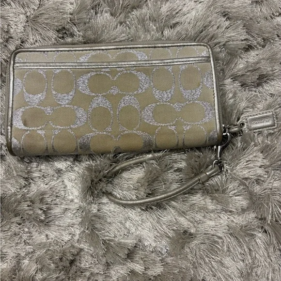 AS IS Coach Wallet/ Gray Wristlet - Picture 5 of 9